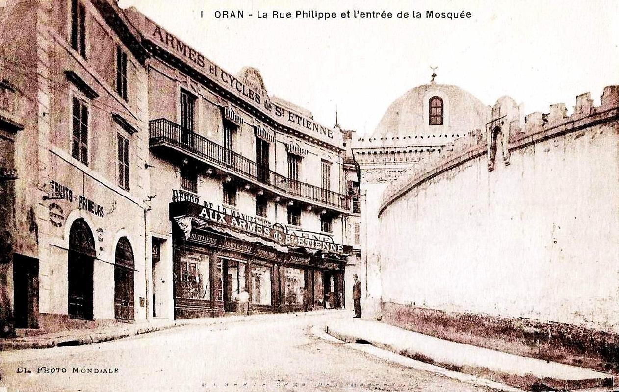 Oran - Rue Philippe et entree de la Mosquee.jpg